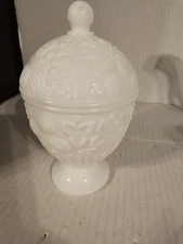 Vtg AVON White Milk Glass Lidded Egg Shaped Candy/Compote/Trinket Dish (1960's)