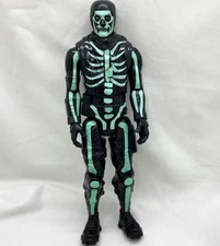 2019 Epic Games Jazwares Fortnight Green Skull Trooper Glows In Dark 12” Toy