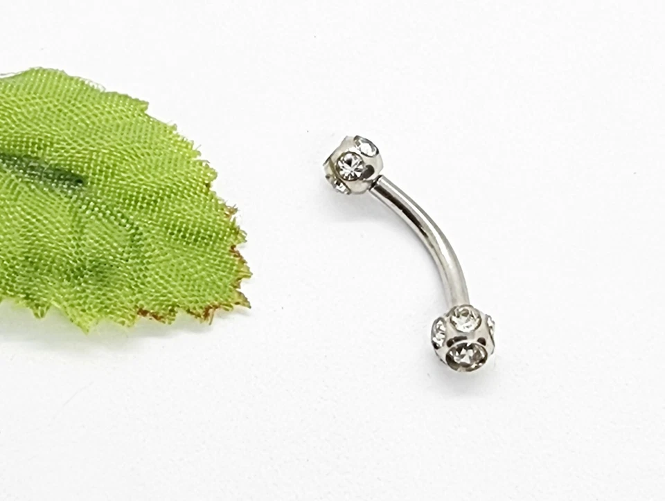 Piercing sopracciglia con brillantini orecchino banana curvo in acciaio e sfere - Immagine 2 di 4