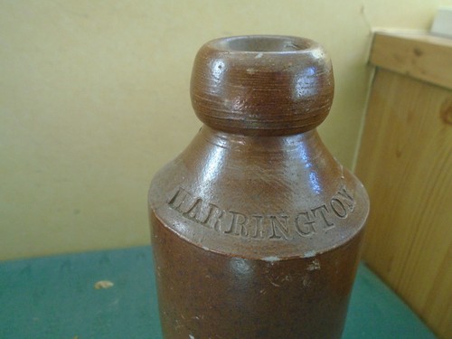 SCARCE VINTAGE HARRINGTONS SOUTHEND ON SEA - IMPRESSED TYPE GINGER BEER BOTTLE - Picture 2 of 6