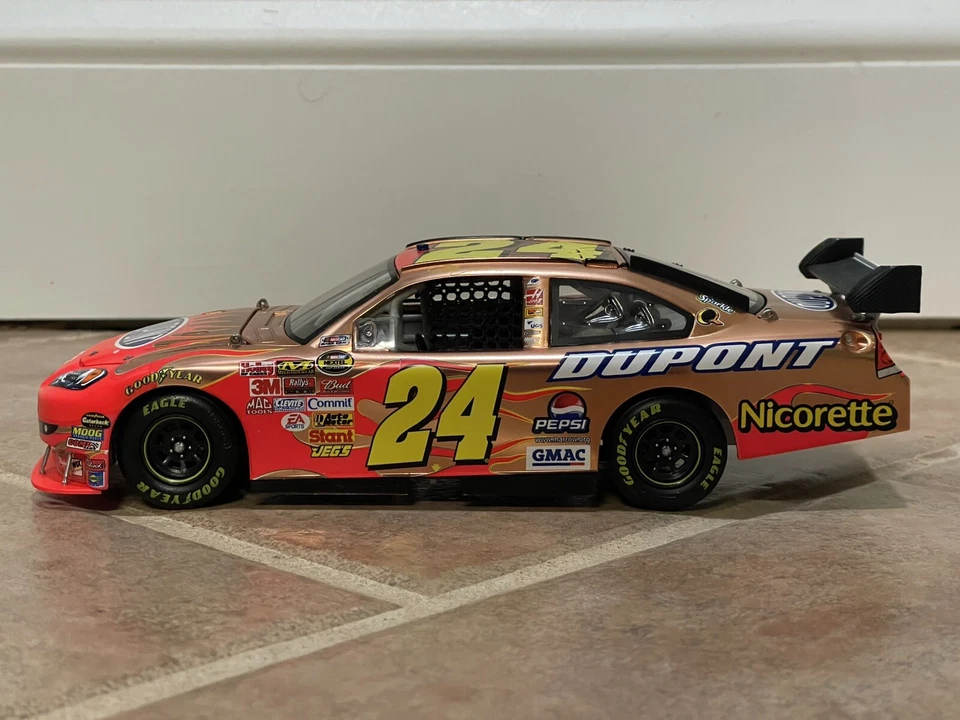 Jeff Gordon DuPont Impala SS 2007 CUNA COBRE NASCAR RFO acción 1/24 sin caja Foto 3 de 4