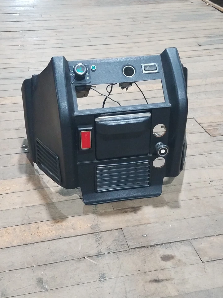 Mercedes-Benz 240D 1974 diésel tablero central delantero bisel negro usado OEM Foto 2 de 4