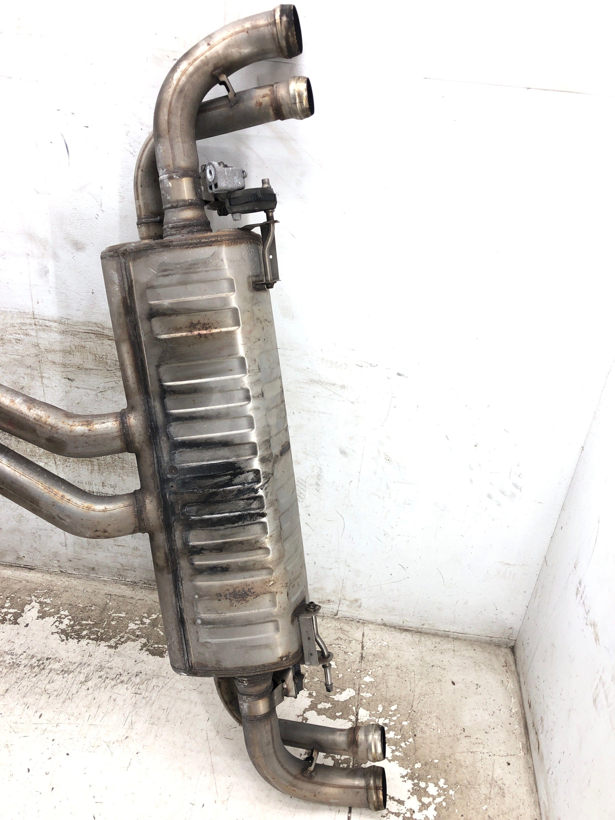2016-2020 BENTLEY BENTAYGA 6.0L W12 REAR EXHAUST MUFFLER END TAIL PIPE W/O TIPS