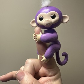 Fingerlings Interactive Baby Purple Monkey Mia WowWee Finger Toy Gift Collect