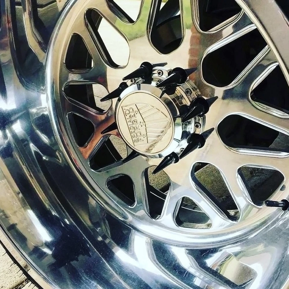 Metal Lugz 7204K8-BLK Black Shank Seat Spiked Lug Nut Set Foto 2 de 4