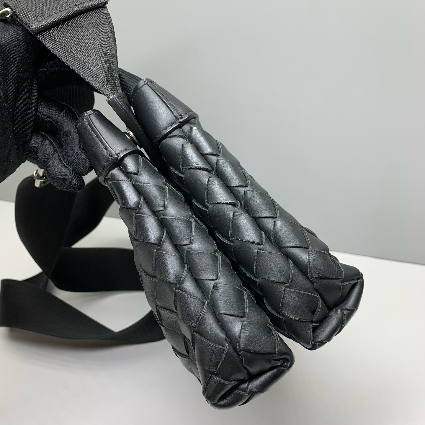 Bottega Veneta Intrecciato 651938V2E428803 Messenger Bag thumbnail 16