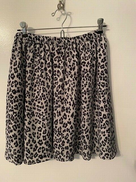 Banana Republic skirt animal print size small white blue tan