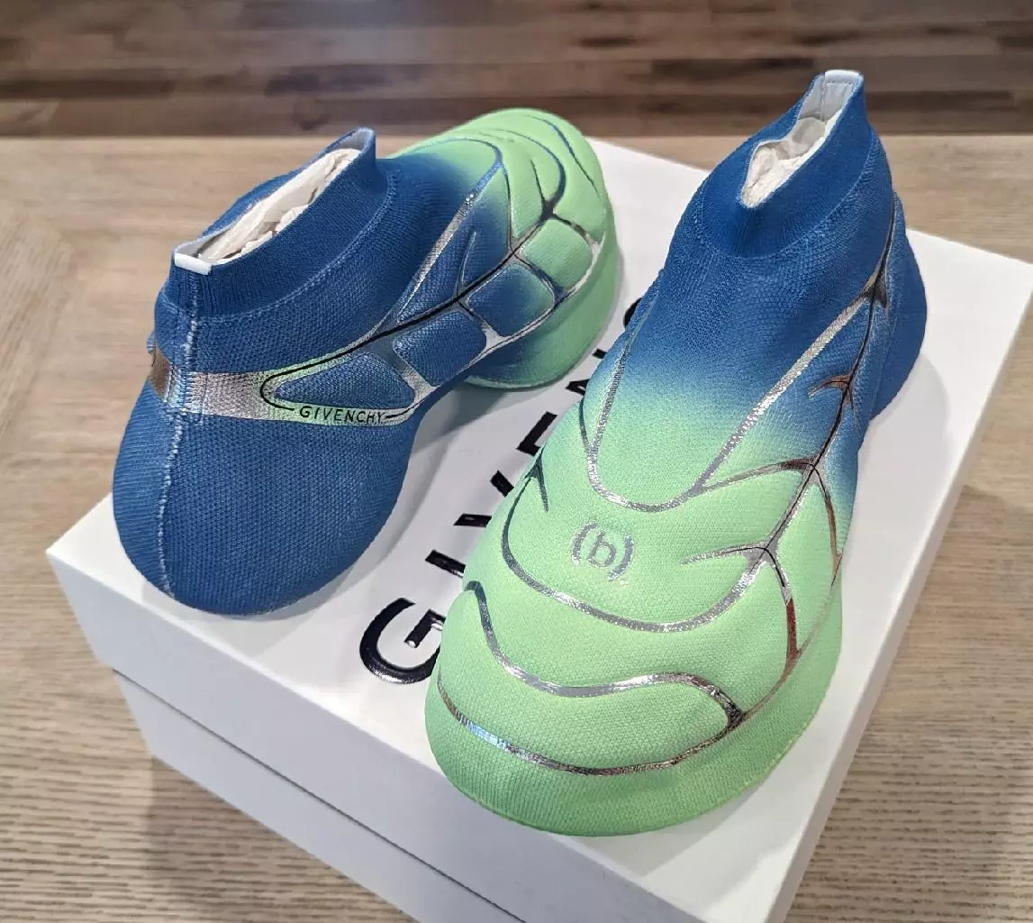 $1050 Mens Givenchy