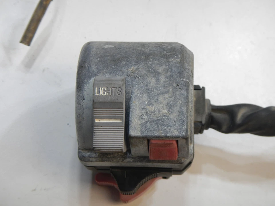 Interruptor de sirena de bocina de luz de cabeza izquierda 1992 Kawasaki KZ1000 P Police Foto 2 de 4