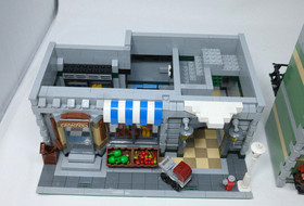LEGO Creator Green Grocer 10185 -Used 100% Complete Minifigs & Booklets Included