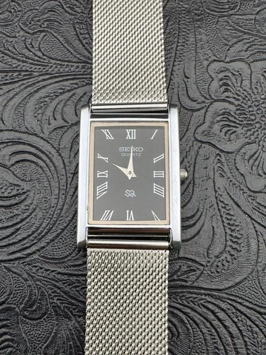 BLACK DIAL Vintage Seiko Slim Quartz Men’s Wrist Watch