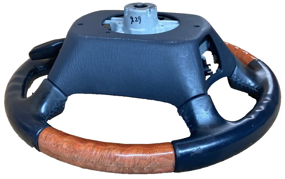 2000 Lexus LS 400 Steering Wheel With Cruise Control. Wood finish grain Foto 4 de 4