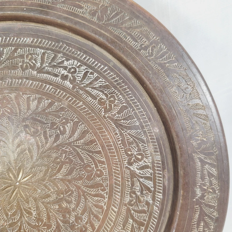 Bandeja de cobre de latón grabada a mano Wahid Al Mumtaz de colección 7-7/8" Oriente Medio Foto 4 de 4