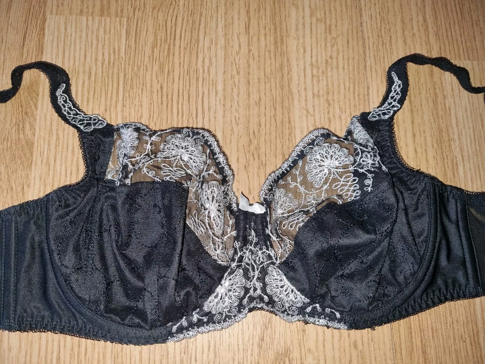 Gorgeous Black & White Embroidered Fantasie Underwired Bra 30E