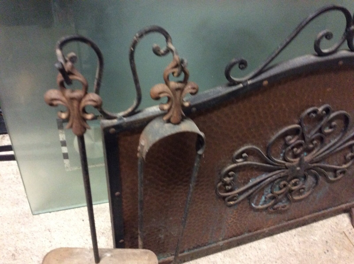 Ancien Serviteur De Cheminée – Lot De Pincettes, Pince Et Accessoires – Fer Forgé