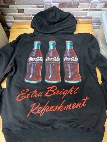 Freeze Max Herren Schwarz Coca-Cola Have A Coke Here Pullover Hoodie - Bild 2 von 9
