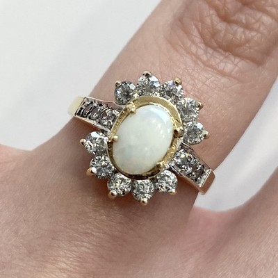 Opal Ring 9 Karat Gold Cluster Halo & CZ 375 Gelbgold - Größe J