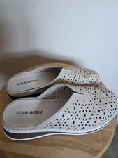 PRE-OW IVORY PERFORATED LEATHER WOMENS CLOGS FROM ITALY SIZE 39 EU/8.5 US