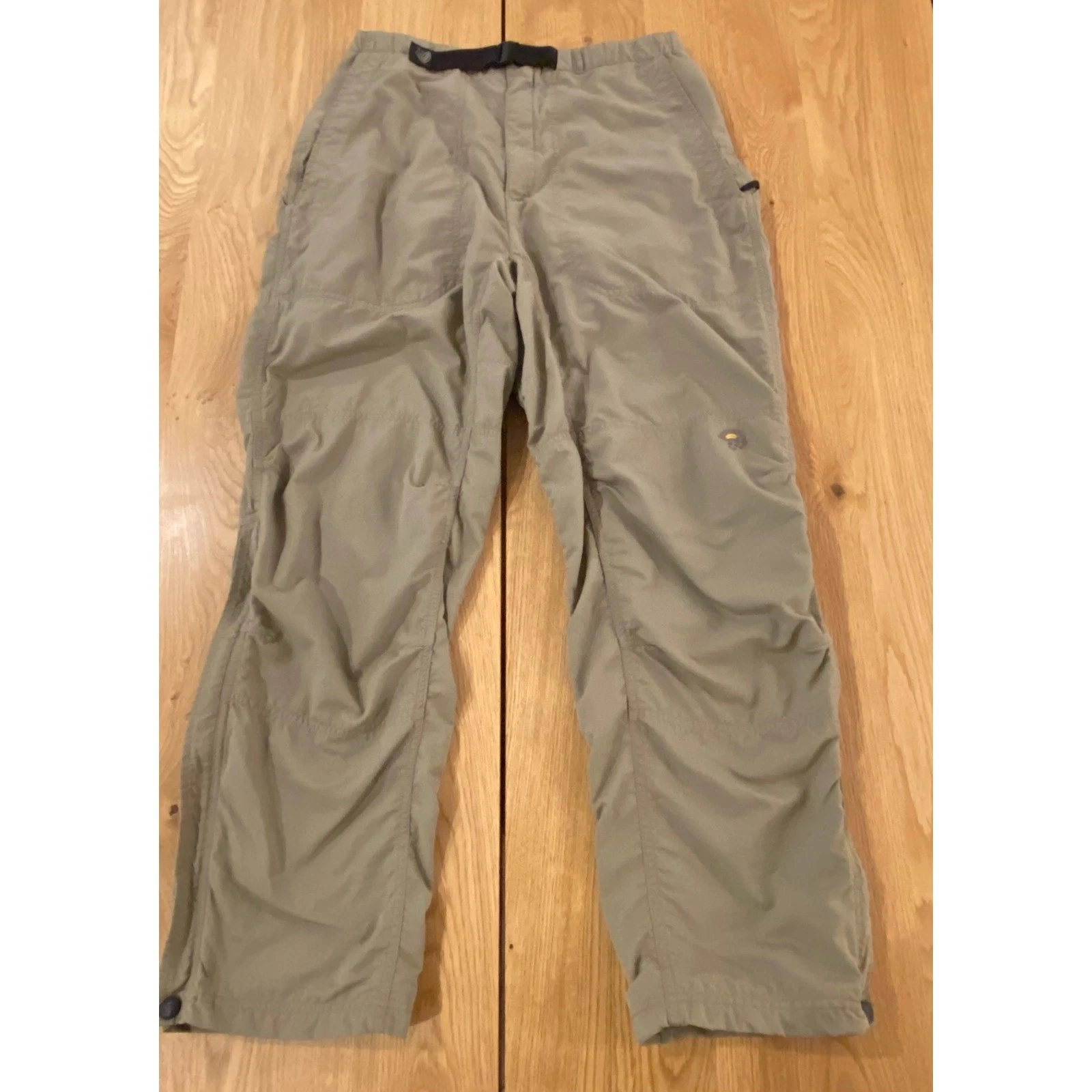 Mountain Hardwear Threshold Woman's Size 12 Hiking Outdoor Cargo Pants Khakis