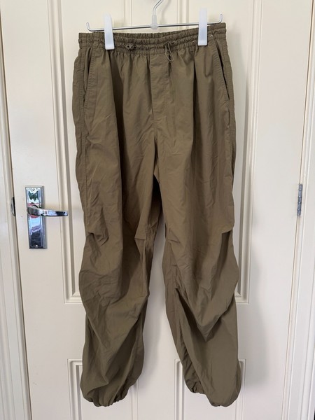 UNIQLO Ladies L Parachute Pants OLIVE lightweight pull-on - AS NEW - FREE POST!