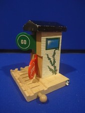 Thomas and Friends Wooden Stop and Go Station Railway Train, 1999, Vintage