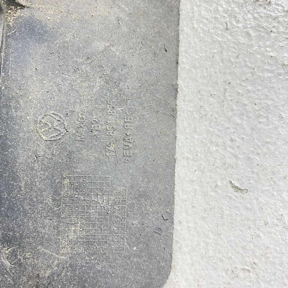 ОРИГИНАЛЬНЫЙ ЗАДНИЙ ЛЕВЫЙ БРЫЗГОВИК СО СТОРОНЫ ВОДИТЕЛЯ ДЛЯ VOLKSWAGEN JETTA GLI 2019–2021 ГОДОВ ВЫПУСКА - Изображение 4 из 4