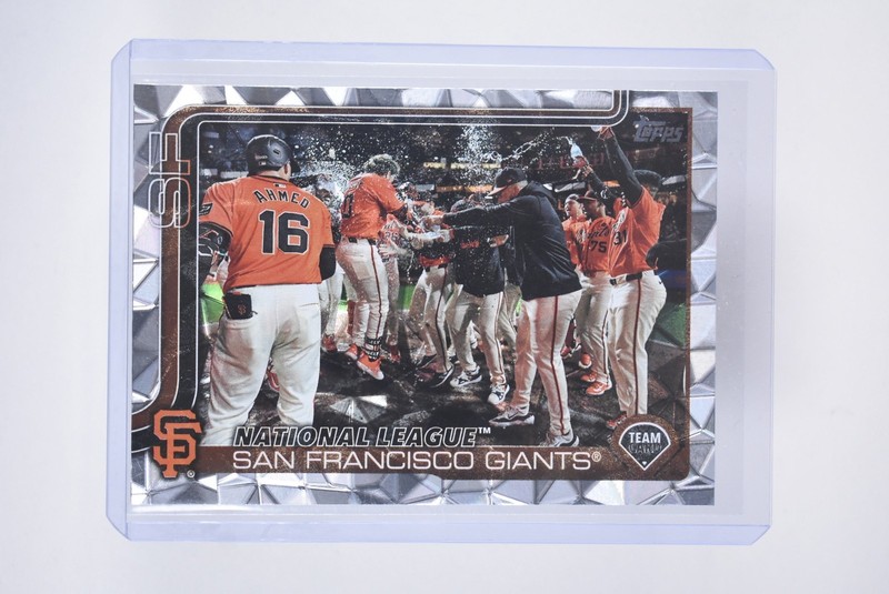 San Francisco Giants [Diamante Foil] #514 2025 Topps Series 2