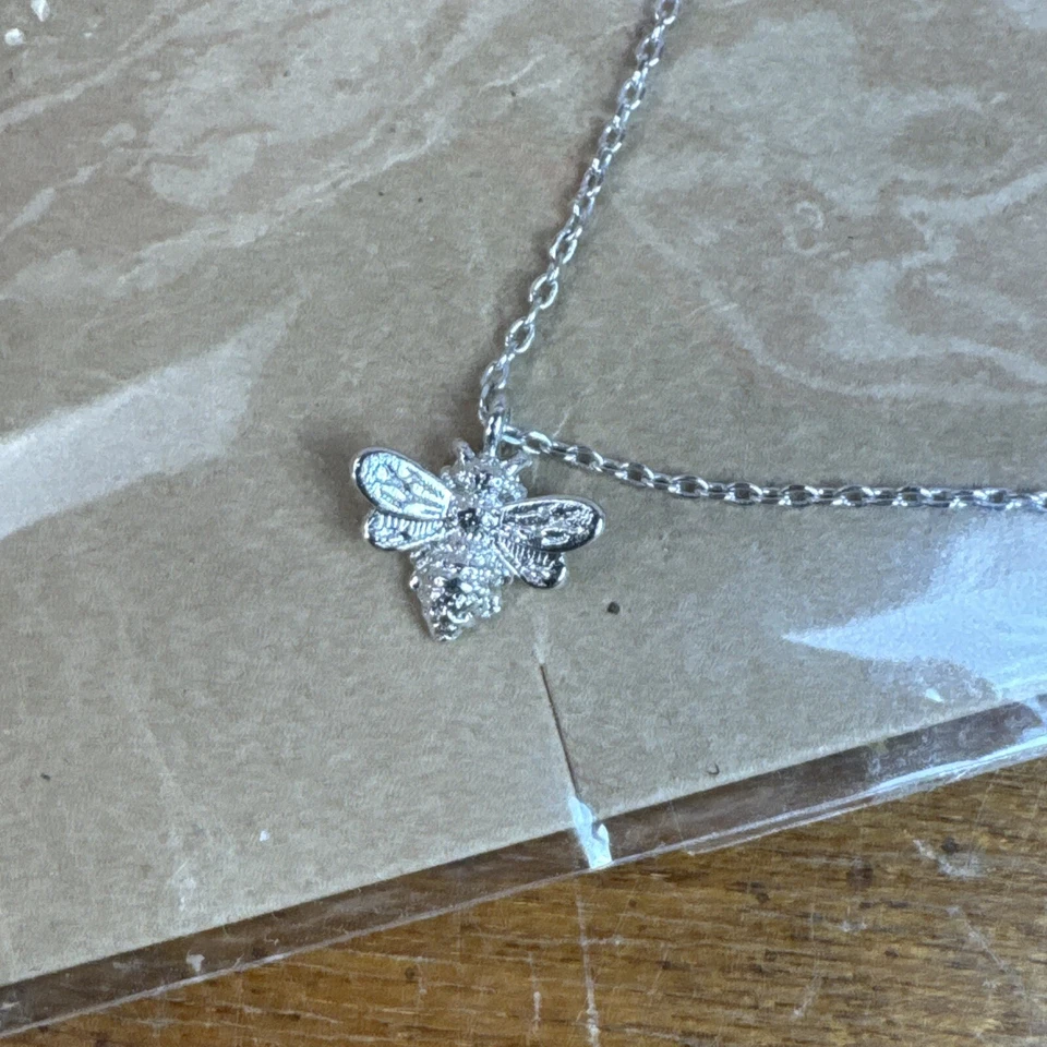 Collar colgante enchapado en rodio de abeja ópalo imprescindible para mujer (16′′), plateado Foto 3 de 4