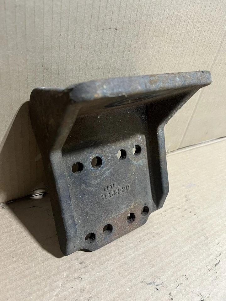 Caterpillar Diesel Engine Motor Mount OEM Genuine Part # 1935220 Left / Right - Image 1 of 4