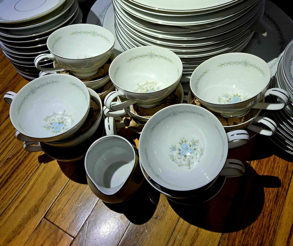 Mikasa “Dundee” 5531 Fine China Narumi Japan 70-Pc Dinnerware Set