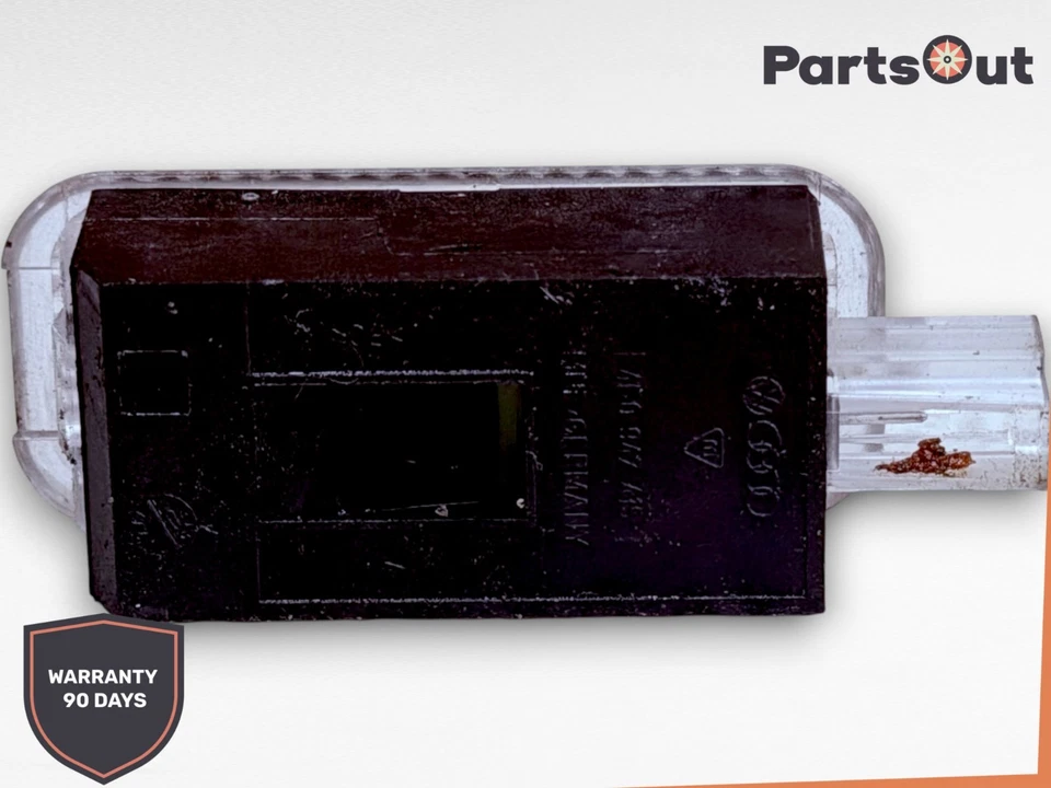 AUDI A6 QUATTRO C7 2012-2024 ASIENTO TRASERO IZQUIERDO O DERECHO LUZ CORTESÍA LÁMPARA OEM Foto 2 de 3