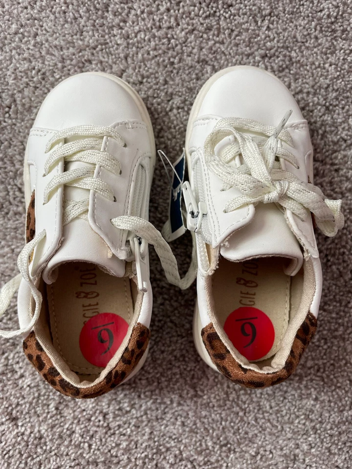 NUEVO CON ETIQUETAS Maggie & Zoe Niñas Pequeñas Blanco Estampado Animal Tenis Talla 6 Foto 4 de 4