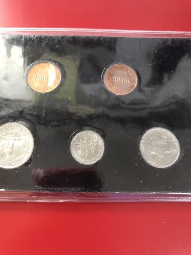 1982 D Brilliantly Uncirculated Mint Set Of 7 Coins BU - Picture 5 of 5