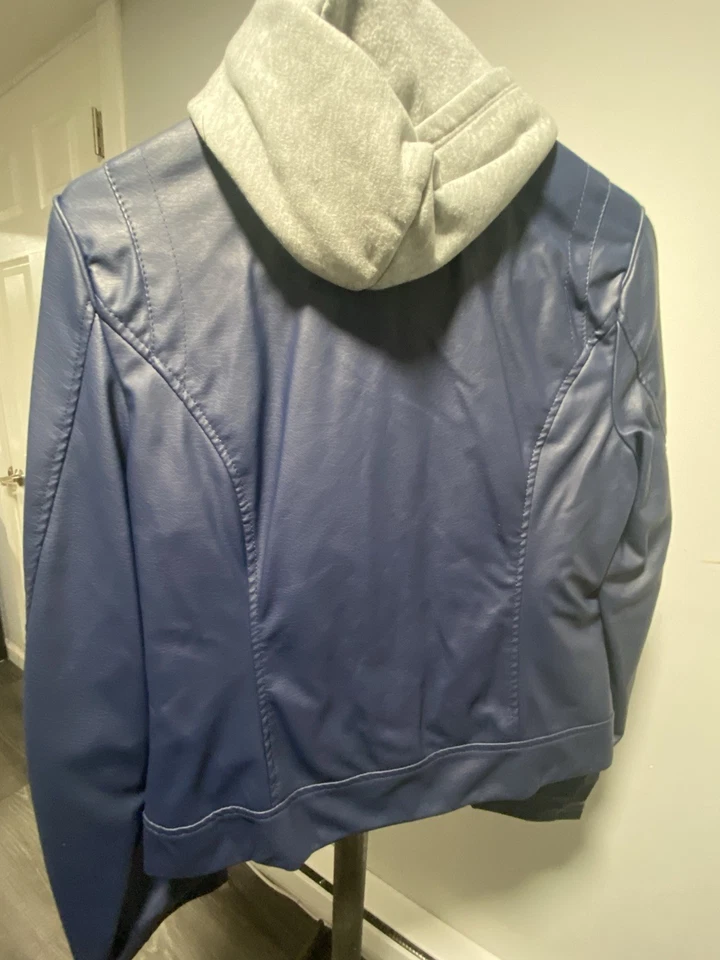 Chaqueta de moto New Look para mujer de cuero sintético talla L azul con cremallera con capucha estilo motociclista Foto 3 de 3