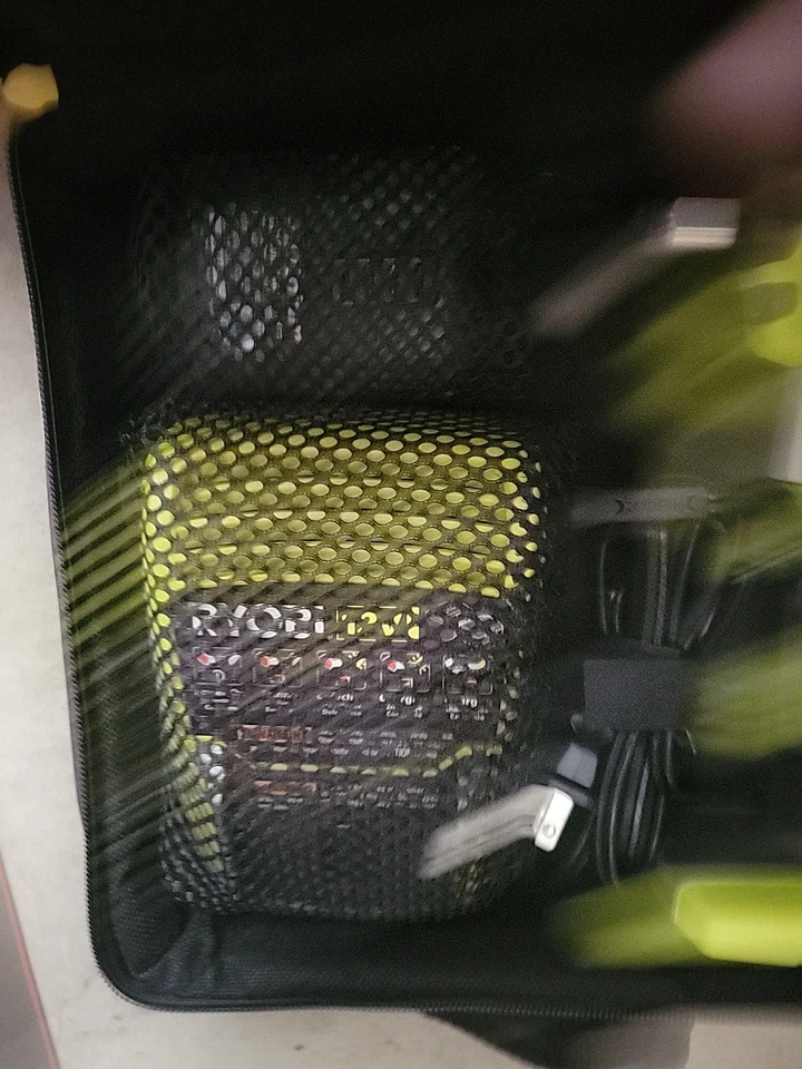 Martillo automático inalámbrico Ryobi JG001 12v - Herramienta, cargador, estuche, batería defectuosa Foto 2 de 3