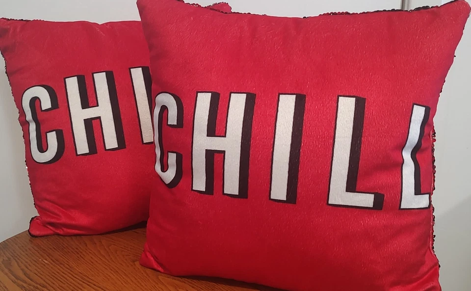 💋💕Mainstays (par) 2 almohadas reversibles de lentejuelas brillantes rojas, negras y frías 16" Foto 2 de 4