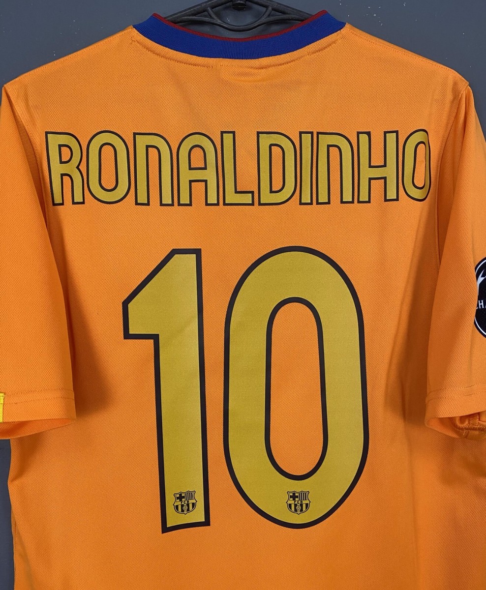 FC Barcelona Ronaldinho 10 シャツ s-l1200.jpg
