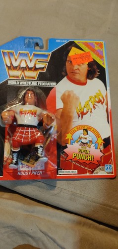 WWF HASBRO WRESTLER ACTION FIGURE. COLLECTOR CARD ...