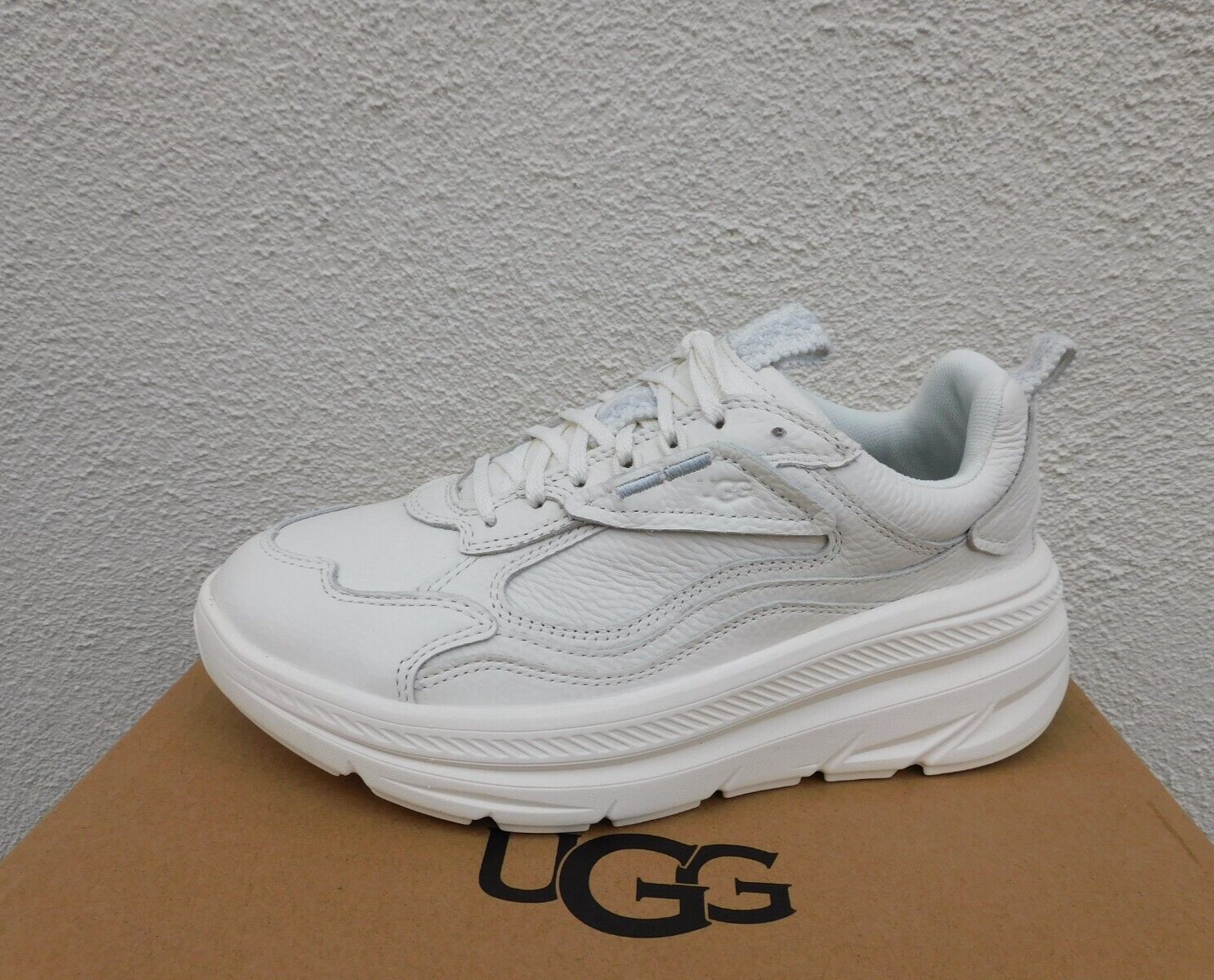 UGG CA1 WHITE LEATHER SNEAKER ACTIVE COMFORT SHOES