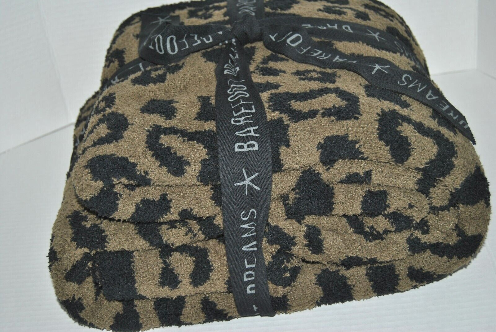 NWOT BAREFOOT DREAMS “In The Wild” Throw Blanket Black/Brown Leopard 54