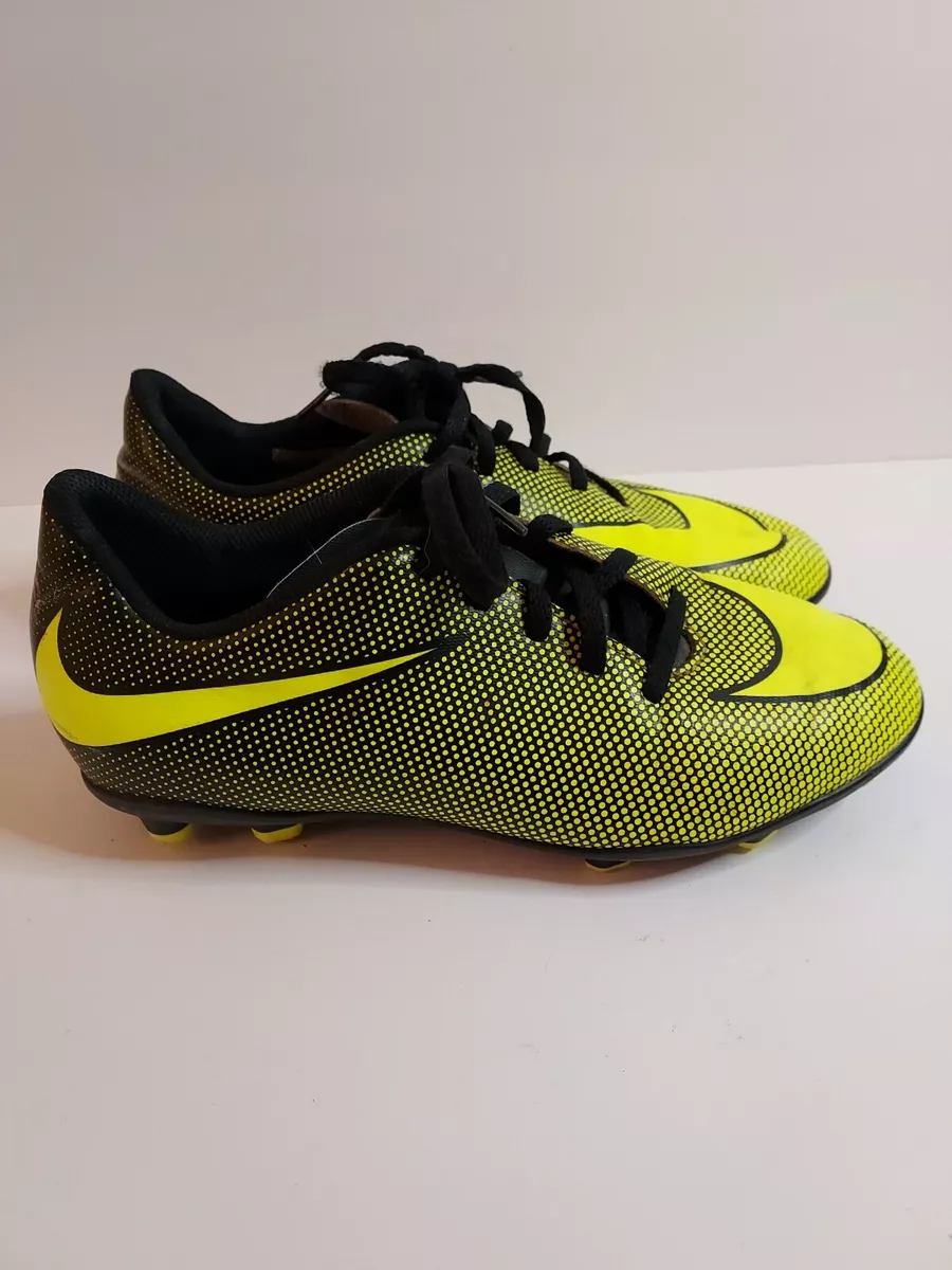 NIKE BRAVATA II FG Youth Size 5 1 2 Black Volt soccer cleats 84442