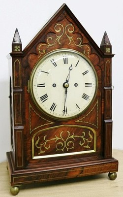 Antike englische C1820 Regency Twin Fusee gotische Kathedrale Stil Klammeruhr