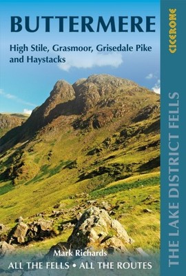 Walking the Lake District Fells - Buttermere: High  by Mark Richards PAPERBACK