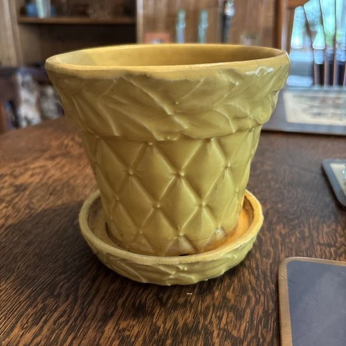Vintage McCOY Pottery FLOWER POT YellowQUILTED Diamond LEAF Planter SAUCER 1940s