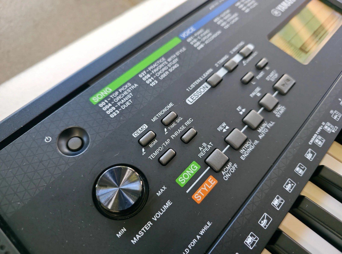 動作良好　Yamaha PSR-E253 61鍵 電子ピアノ Amazon.co.jp: YAMAHA PORTATONE ポータトーン 61鍵 PSR-E253