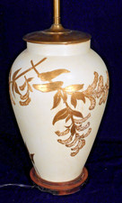 VINTAGE MID CENTURY ORIENTAL CERAMIC POTTERY LAMP WITH GILT FLORAL DECORATION