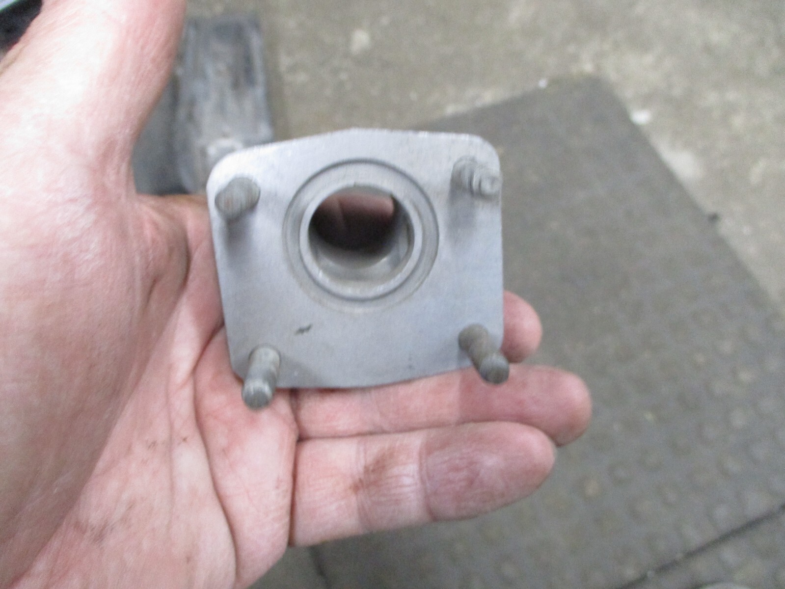 ROLLS ROYCE FRONT HEIGHT CONTROL VALVE CASING (UR14112) NOS