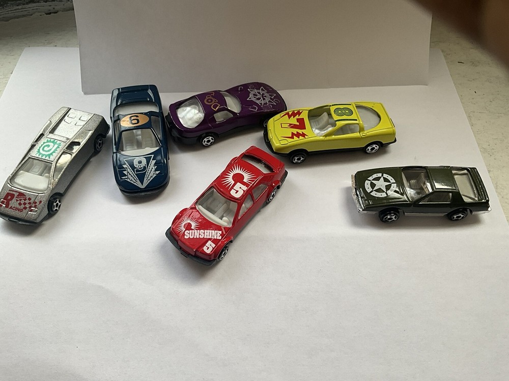 Loose Die Cast and Plastic Model Race Cars￼.