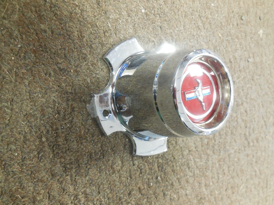 Tapacubos centrales para llantas Ford Mustang 1973 D3ZZ-1130-A como nuevo Foto 2 de 4