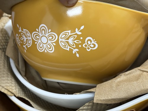 NEW IN BOX Vintage Pyrex Butterfly Gold 4 Piece Mixing Bowl Set 440-4 - Picture 9 of 12